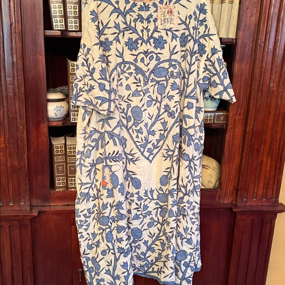 Magnolia Pearl Blue and Cream Embroidered dress - Picture 2 of 9